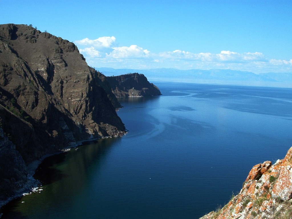 Озера евразии свыше 2500 километров. Байкал озеро Евразии. Байкал глубокое озеро. Байкал пресноводное озеро. Байкал самое глубокое озеро в мире.