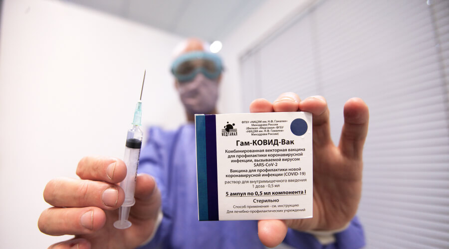 Франция признала ошибкой отказ от вакцины от коронавируса из России