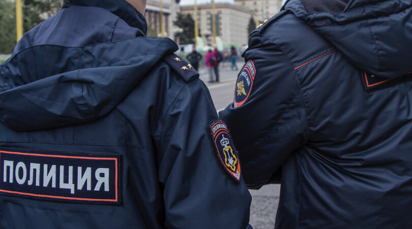 Силовики пришли с обысками в штаб Олега Степанова. Они искали там друзей Навального 