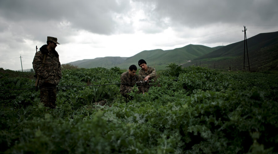 «Их там нет». Кто воюет в Карабахе на самом деле?