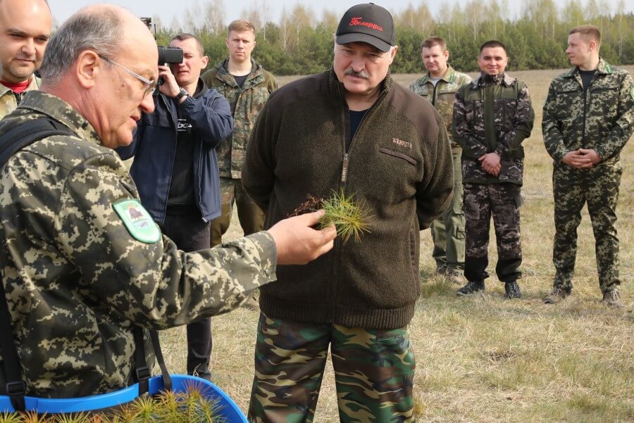 Пресс-служба президента Беларуси / Лукашенко на субботнике 