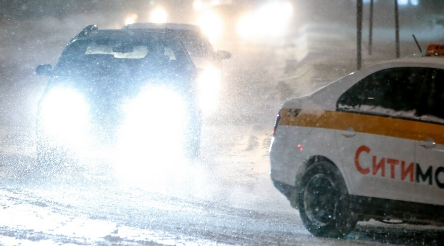 Обогащающиеся в снегопады московские таксисты разгневали власти