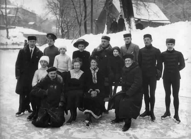 Николай Панин-Коломенкин стоит справа. Фото: Архив.