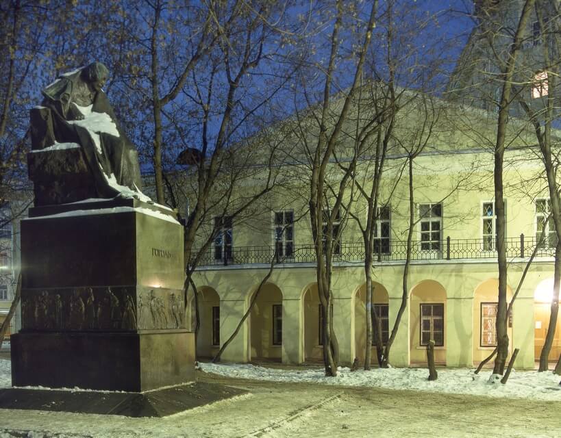 Монумент Николаю Васильевичу Гоголю