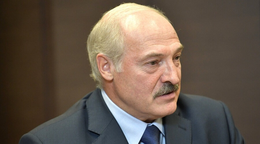 Знаковую картину с изображением Александра Лукашенко выставили в его резиденции
