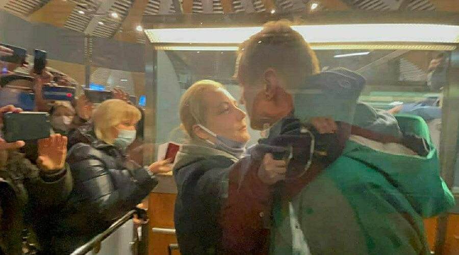 Юлию Навальную раздели в колонии перед свиданием с мужем