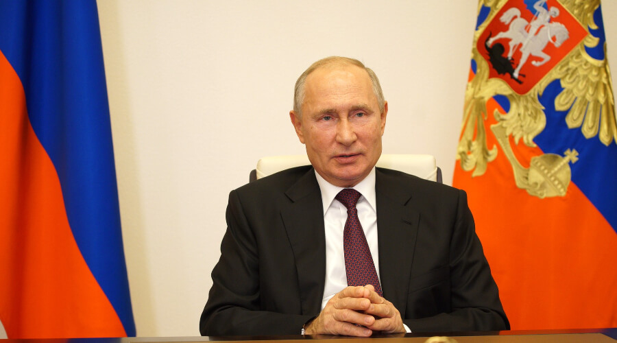 Владимир Путин озвучил решение о полном переходе школ на дистанционный формат обучения