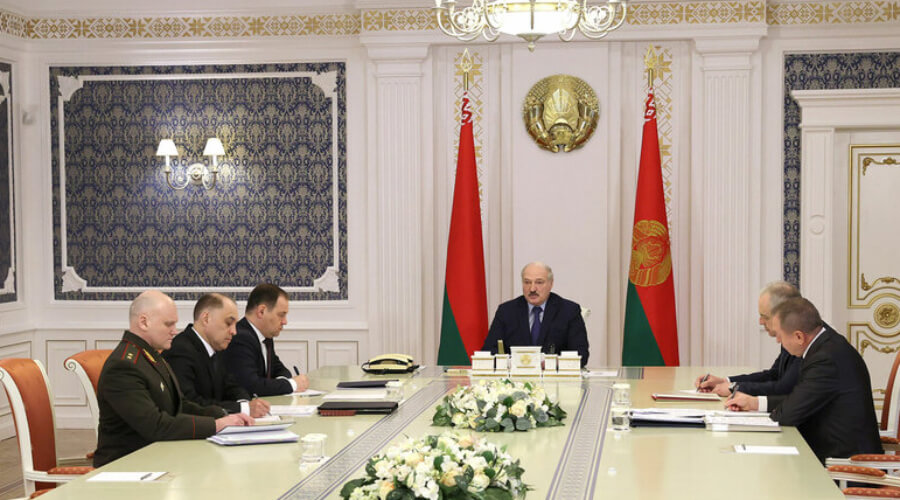 «Хватит быть пассивными наблюдателями»: Лукашенко пообещал «дать по морде» Польше