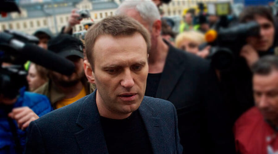 Где мама навального. Мама Алексея Навального. Навальный портрет.