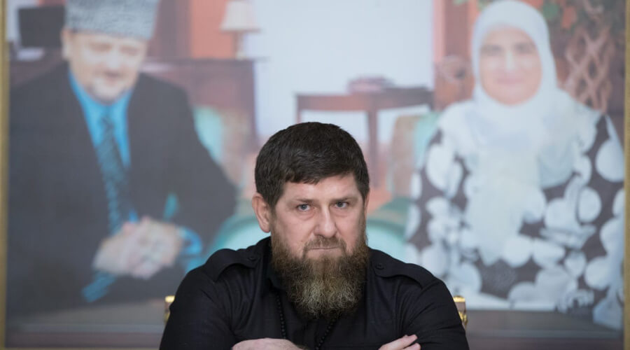 У первой жены Рамзана Кадырова есть двойник. Для нынешней Чечни это неудивительно 