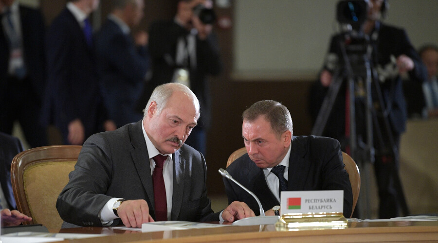 Александр Лукашенко собрал совещание после соцопроса о настроениях в обществе