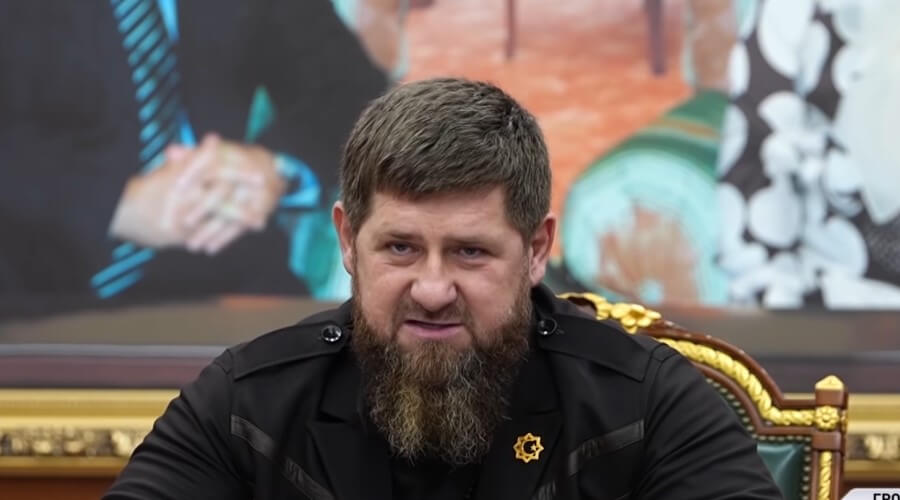 Рамзану Кадырову запретили облачаться в Куро сёдзоку и метать сюрикены