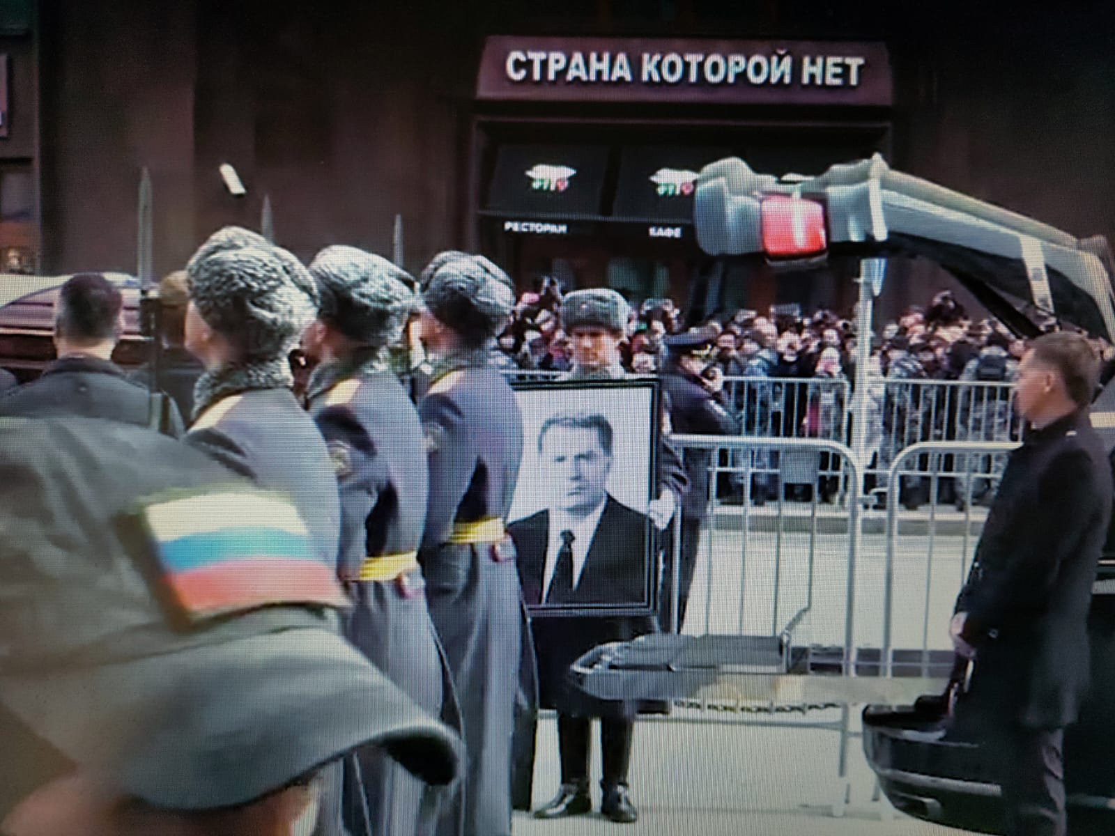 Вынос гроба Владимира Жириновского