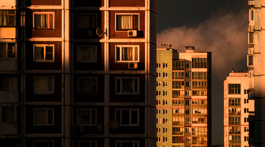 Российские банки выставляют на продажу сотни квартир с живущими в них людьми