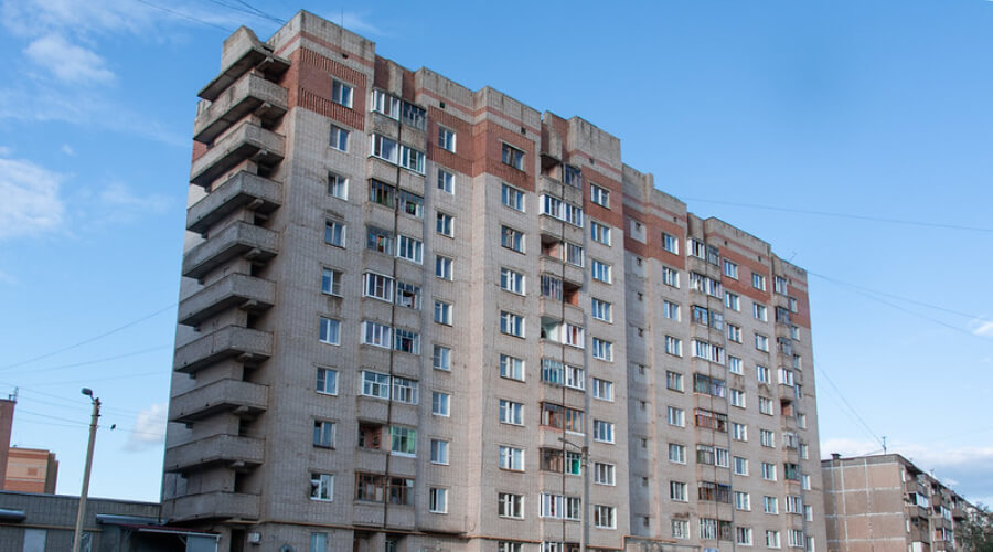 Жители Иркутска с балконов зовут о помощи после несправедливого решения суда