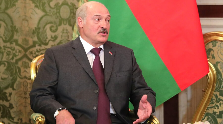 Александр Лукашенко вспомнил рецепт бутерброда из детства