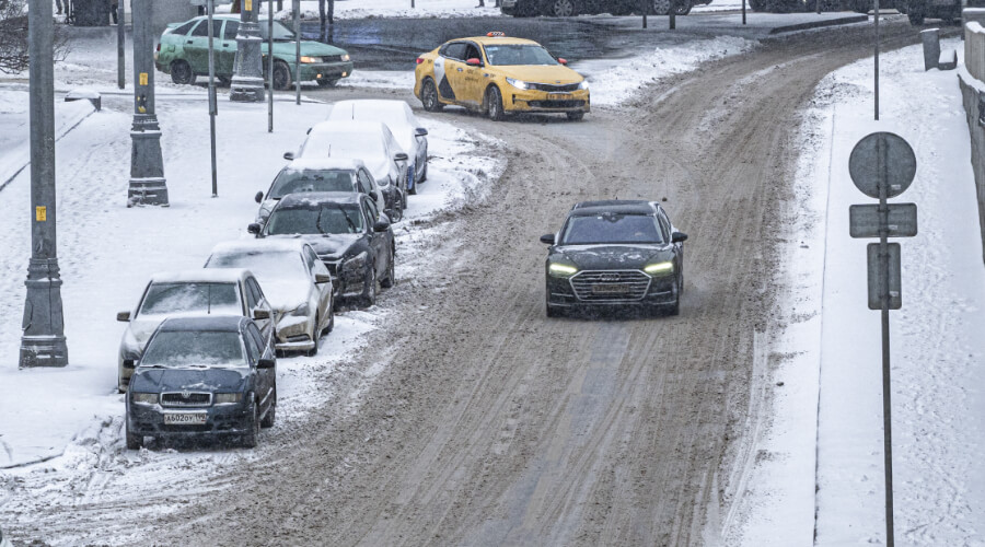 В Воркуте власти решили «потравить» снег на дорогах, а заодно и горожан