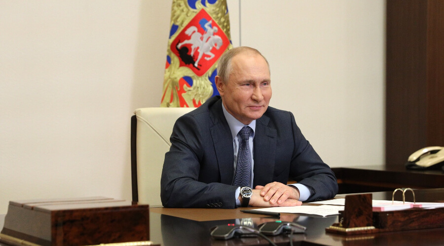 Геленджикские приставы запретили продавать и переоформлять «дворец Путина»