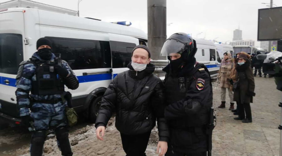 Работавшим на протестах в поддержку Навального полицейским выплатили премии
