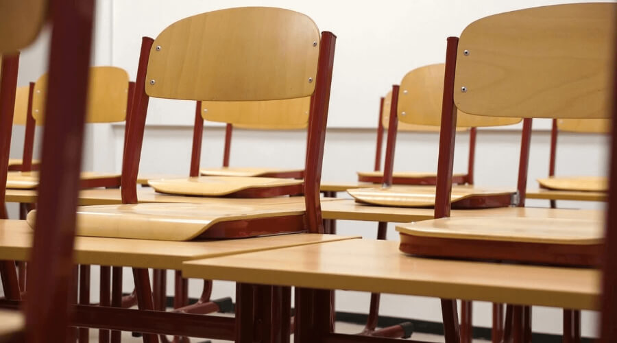 Учителя ОБЖ отправили под арест по делу о домогательстве до ученицы