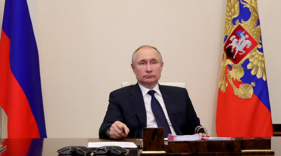 Владимир Путин предложил значительно поднять зарплаты на фоне Дня космонавтики