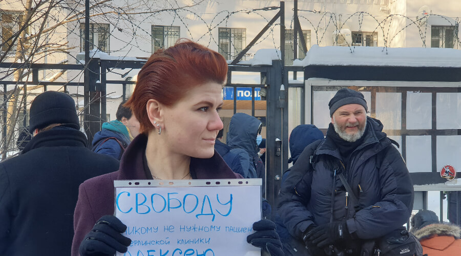 «Неприемлемые действия властей». Десятки стран требуют от России освободить Навального