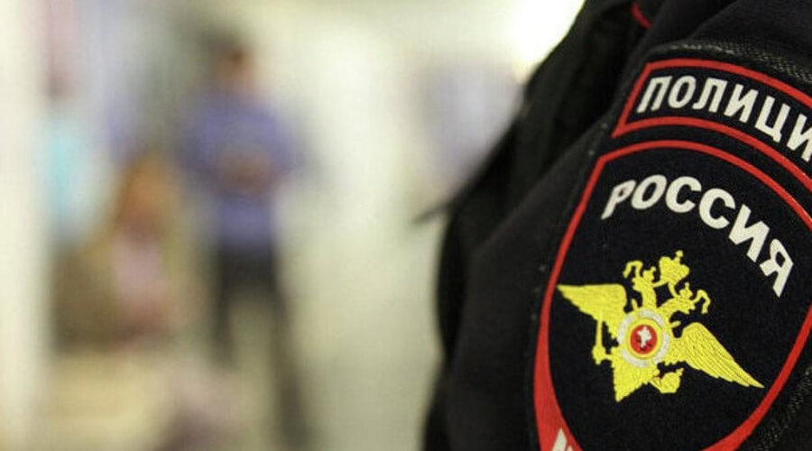 В Сочи экс-полицейский с ребенком на руках  угрожал водителю пистолетом 