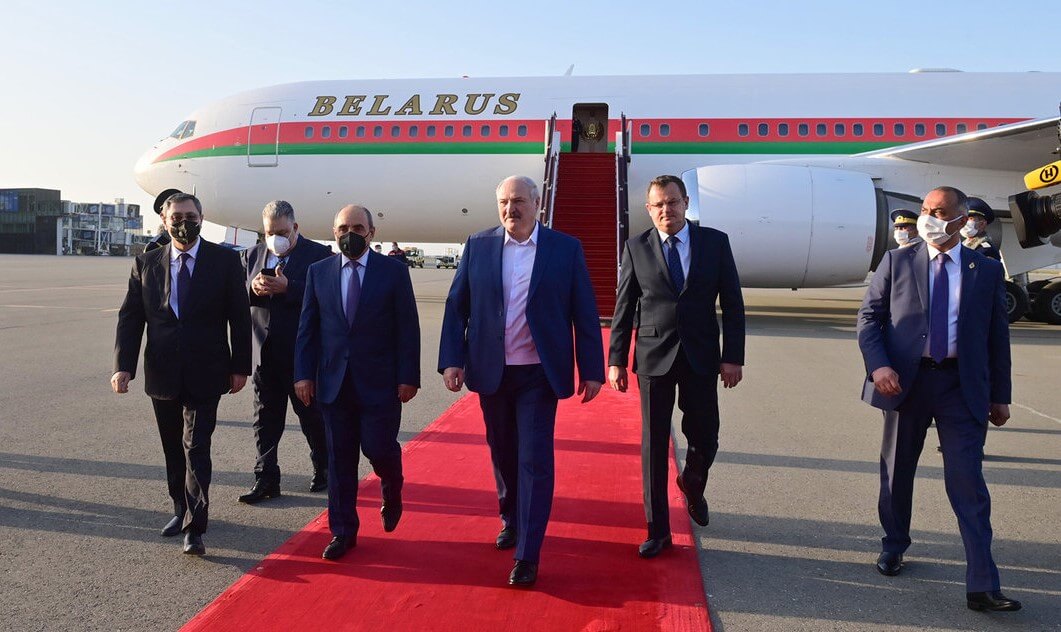 Александр Лукашенко прилетел в Азербайджан Александр Лукашенко прилетел в Азербайджан