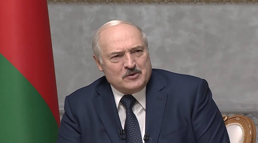 «Остается в кармане»: как и сколько «режим Лукашенко» зарабатывает на рвущихся в ЕС нелегалах?