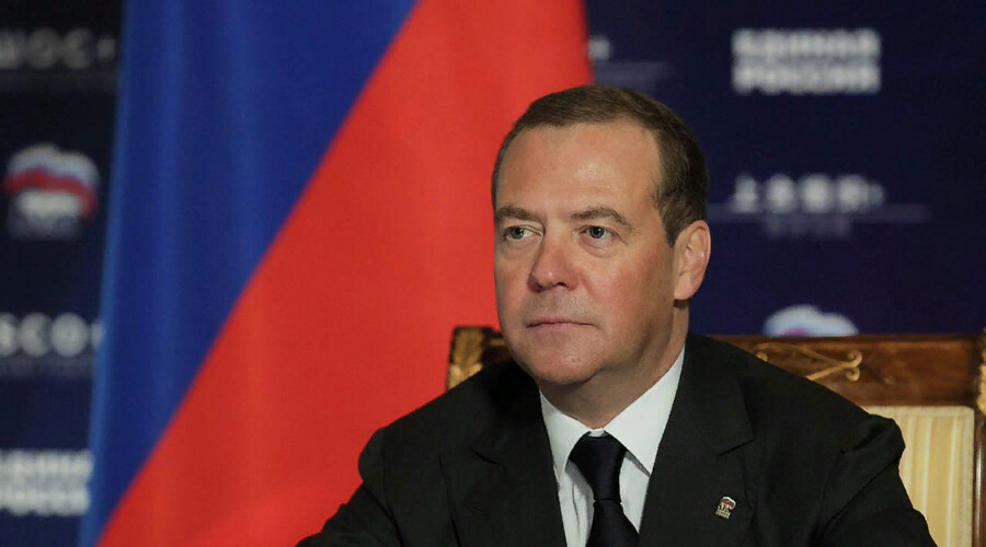 Дмитрий Медведев призвал единороссов общаться с народом на уличных акциях