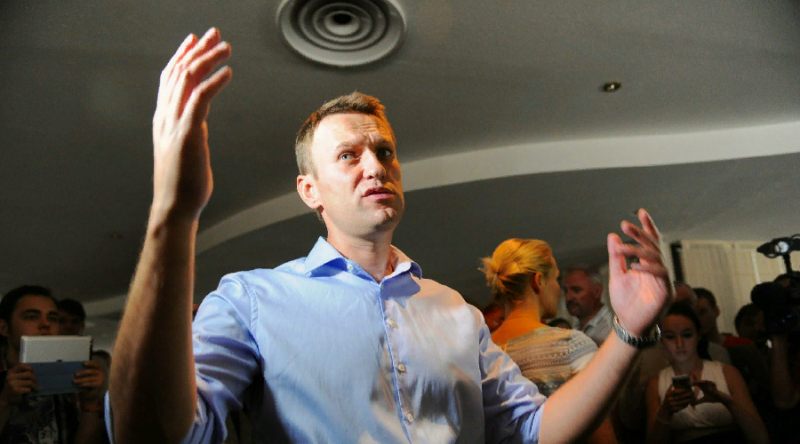 Слежка за Алексеем Навальным* началась за полтора года до его отравления. Названы имена «топтунов»