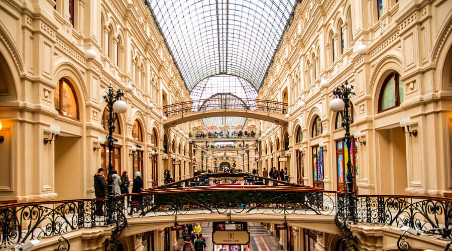 «Ах, этот ГУМ!»: москвичи увеличили траты в магазинах и ресторанах в центре Москвы