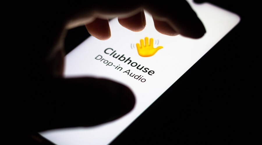 Популярность соцсети Clubhouse довела россиян до мошенничества