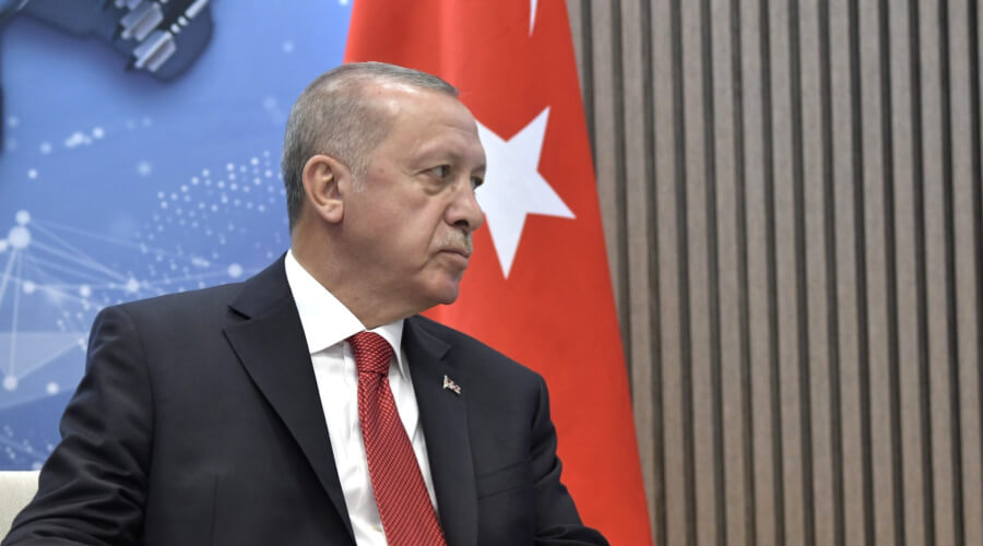 Разъяренный Реджеп Эрдоган проклял европейскую страну за поднятый флаг