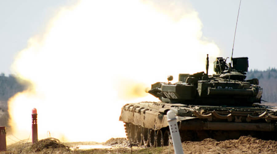 В Астраханской области во время учений подбили танк Т-90A
