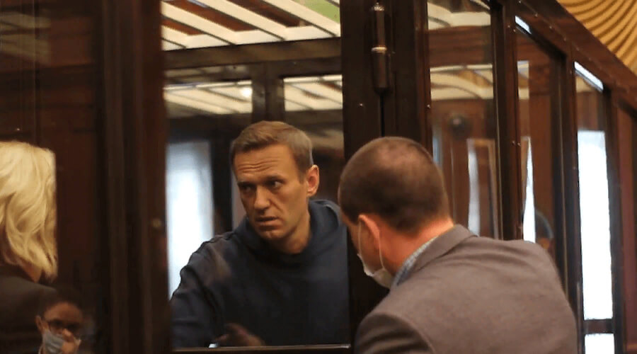 Олегу Навальному разрешили отбывать домашний арест в квартире брата