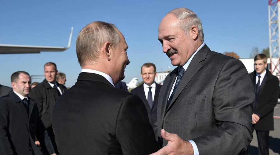 Александр Лукашенко заранее вылетел в Россию. Встреча с Путиным через три дня