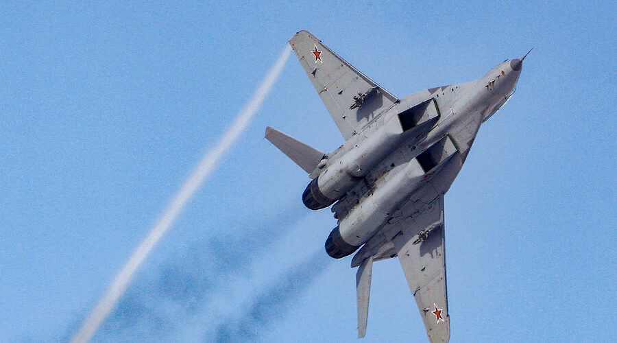 Российские истребители МиГ-31БМ «ушли» от атаки противника над Тихим океаном