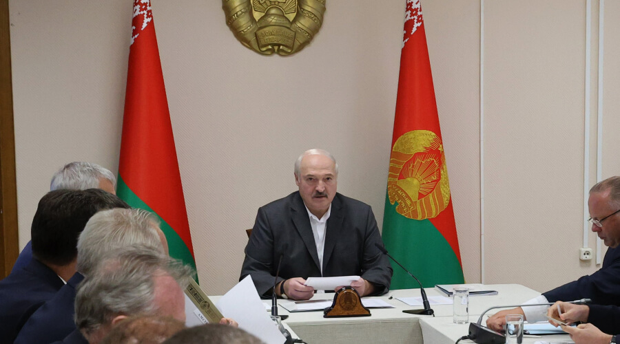Слова «свядомых протестунов» задели Александра Лукашенко. Он вспомнил про святое