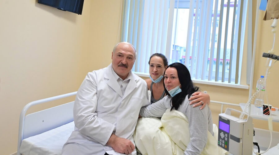 Пообещавший с сегодняшнего дня «начать лечить» людей Лукашенко посетил «красную зону» в ковид-отделении