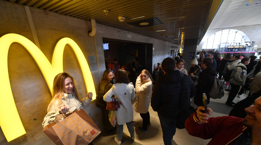 Источник на ресторанном рынке раскрыл новое название «Макдоналдс» в России