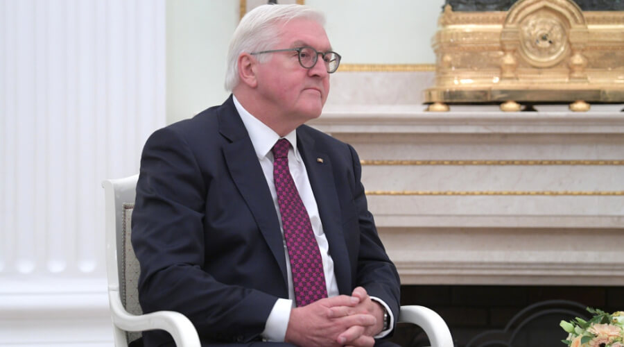 Немецкий президент не хочет рвать связи с Россией по примеру США