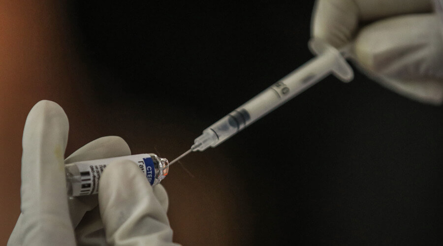 В НИИ Гамалеи сочли принудительную вакцинацию от COVID-19 в Якутии «перебором»