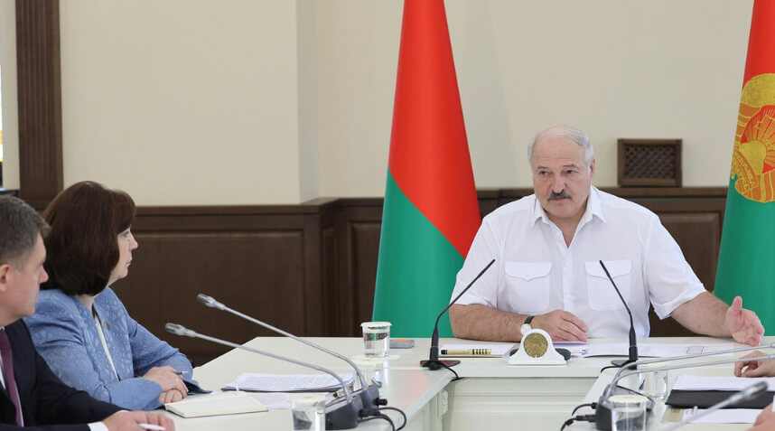 Белорусские депутаты приняли новую Конституцию. При ней Лукашенко не будет главой страны