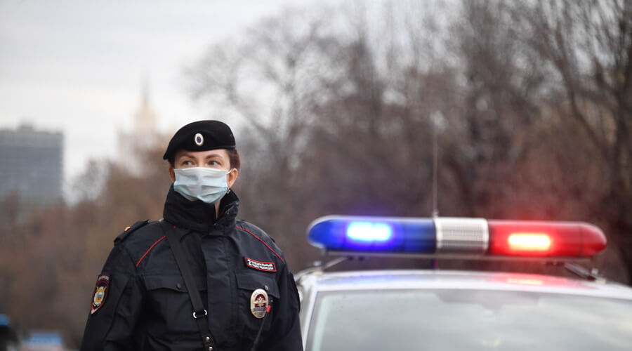 Москвичей предупредили об ответственности за участие в акции КПРФ и подогнали автозак