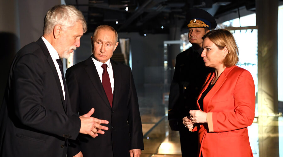 Кремль «впервые слышит» о «подруге» Путина с феноменально похожей на него дочерью