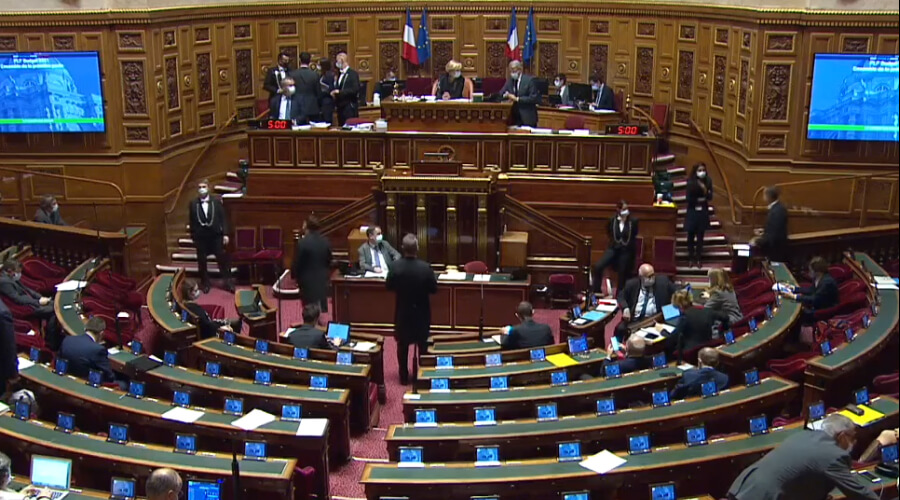 За или против: Во Франции не могут определиться с отношением к Нагорному Карабаху