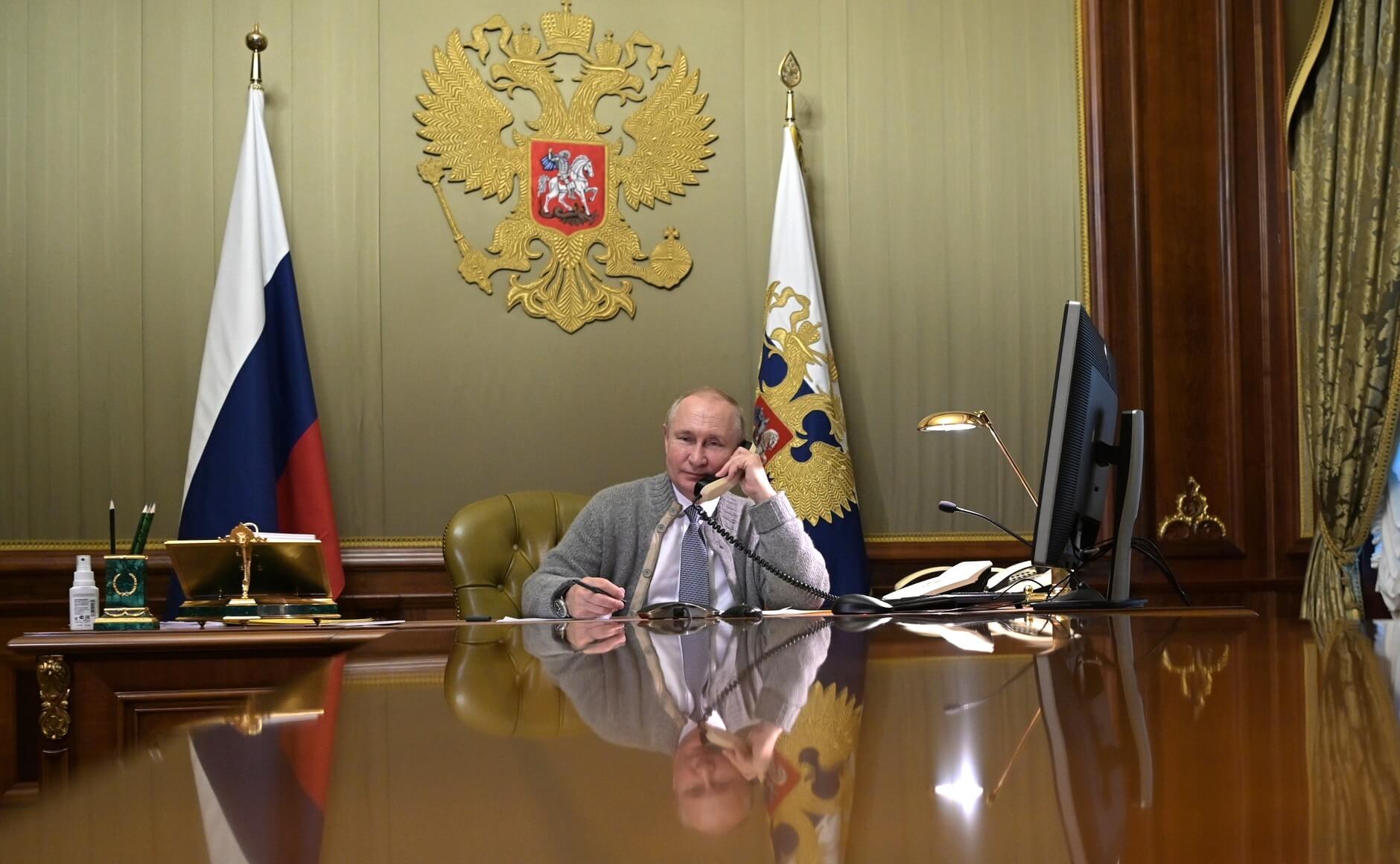 Владимир Путин поговорил по телефону с участниками акции «Ёлка желаний»