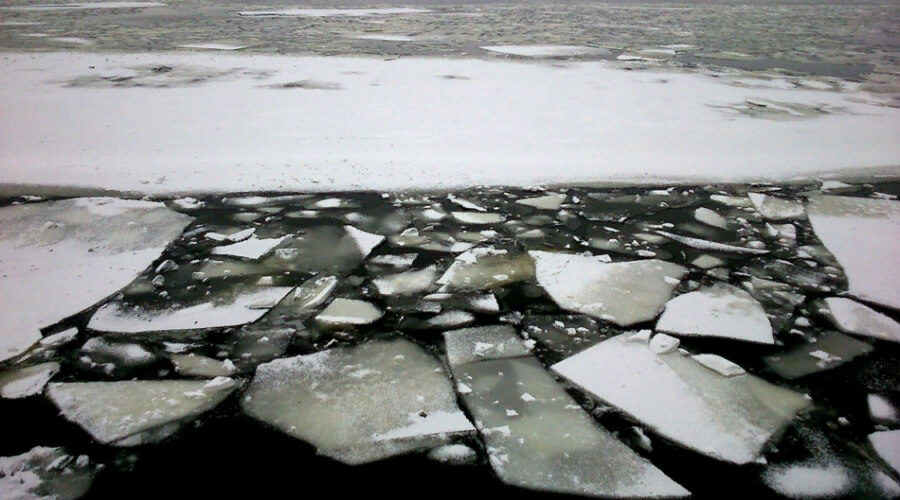 В Северной Осетии подростки провалились под лёд на санках и погибли