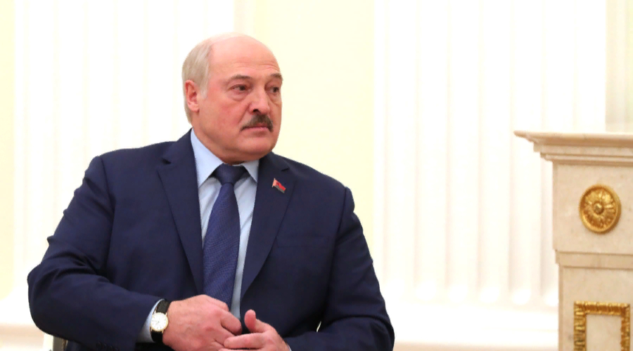 Александр Лукашенко поблагодарил Бога за установленную в Беларуси диктатуру и похвастался солью